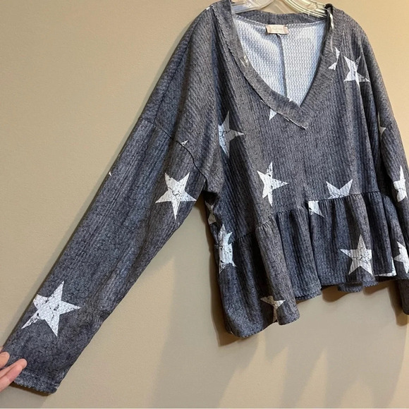 NWT Altar'd State Womens Gray Long Sleeve Shirt White Stars Ruffled Hem Top Sz M - Picture 2 of 8
